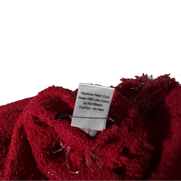 Aegean Apparel 2 Piece Cozy Set Red Silver Plush Blanket Wrap & Socks 25x80” NWT - Picture 13 of 16